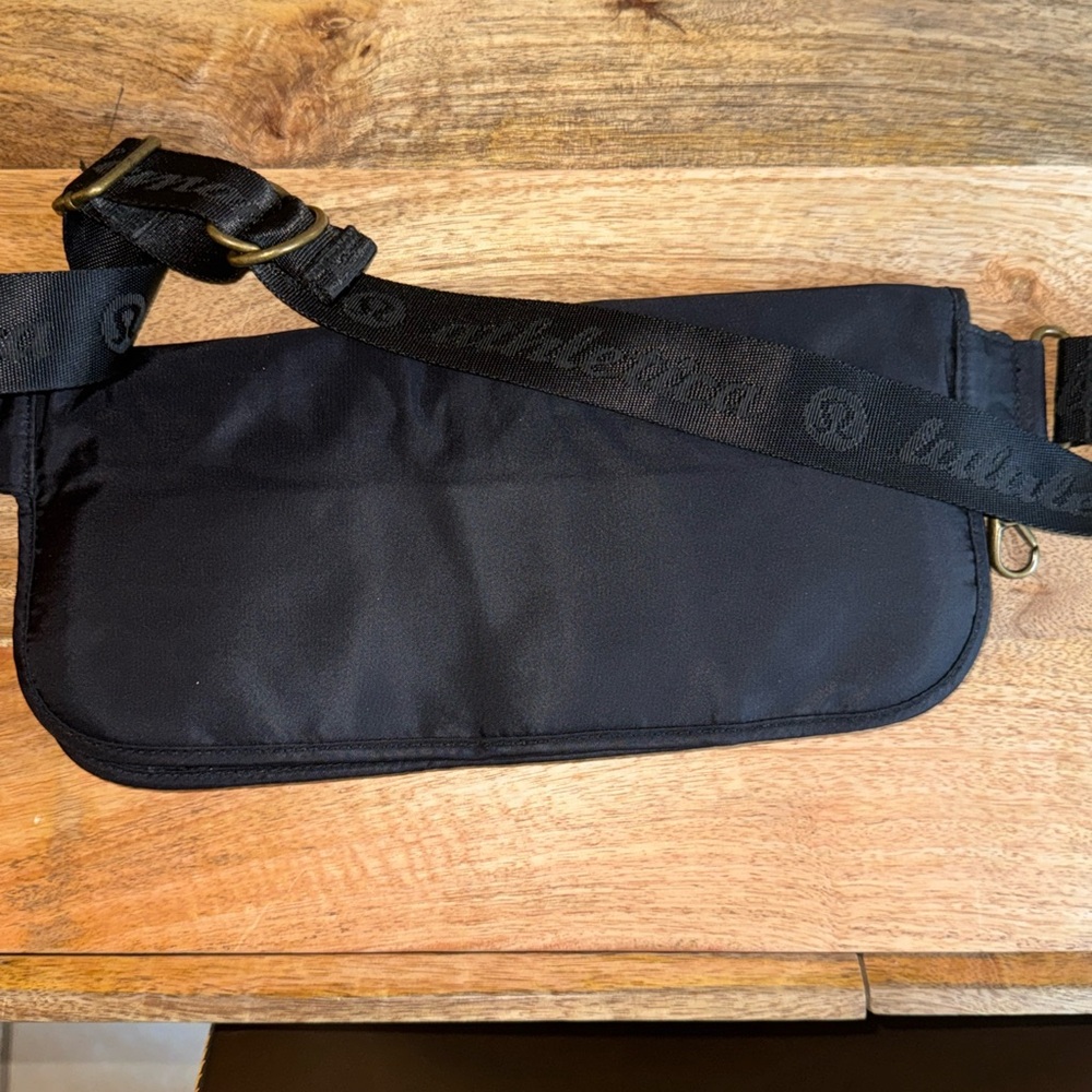 Lululemon‎ Doggy Waist Belt/crossbody Black & Pink inside many useful pockets - Picture 6 of 8